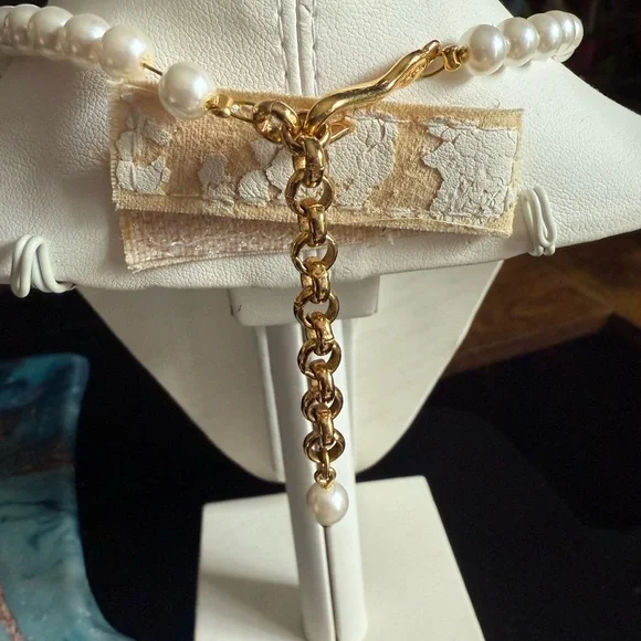 Elegant Pearl Necklace with Gold Accents - Picture 3 of 5